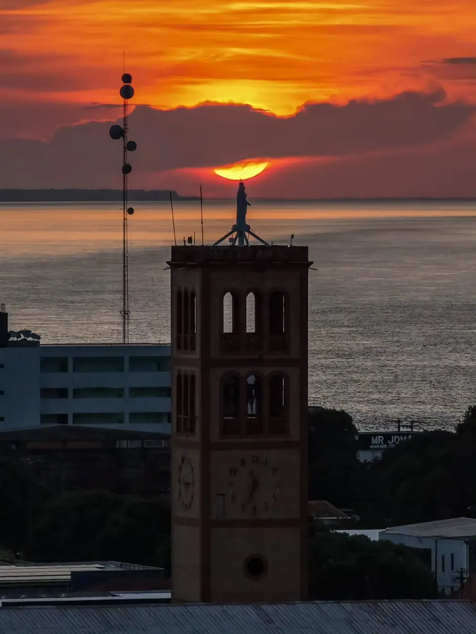 Pôr do Sol em Parintins, Parintins — fotografia de Péricles Dias