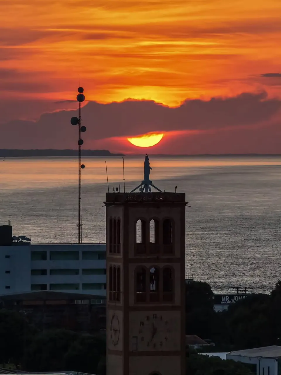 Pôr do Sol em Parintins, Parintins — fotografia de Péricles Dias