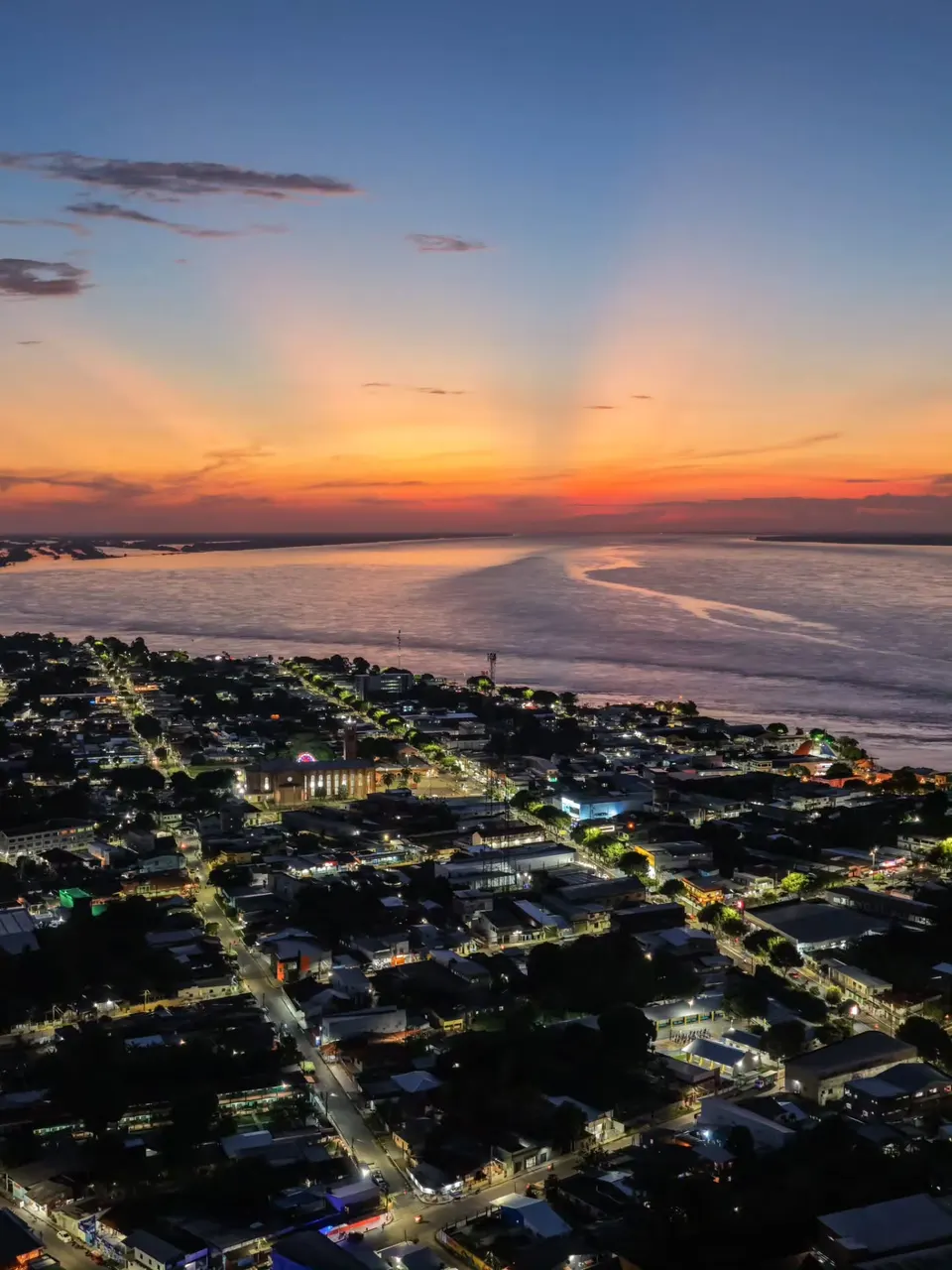 Pôr do Sol em Parintins, Parintins — fotografia de Péricles Dias